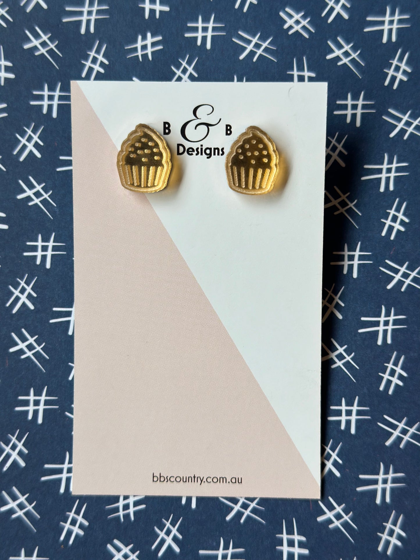 * NEW STYLE* BB’s Country Cup Cake Stud