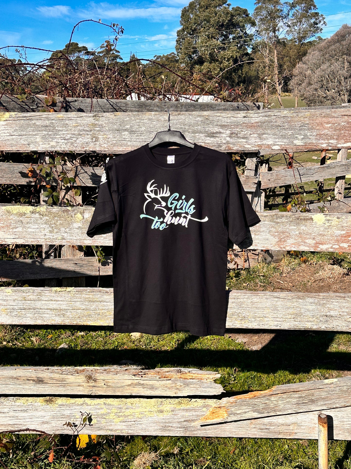 BB’s Country - Girls Hunt Too Unisex Tee