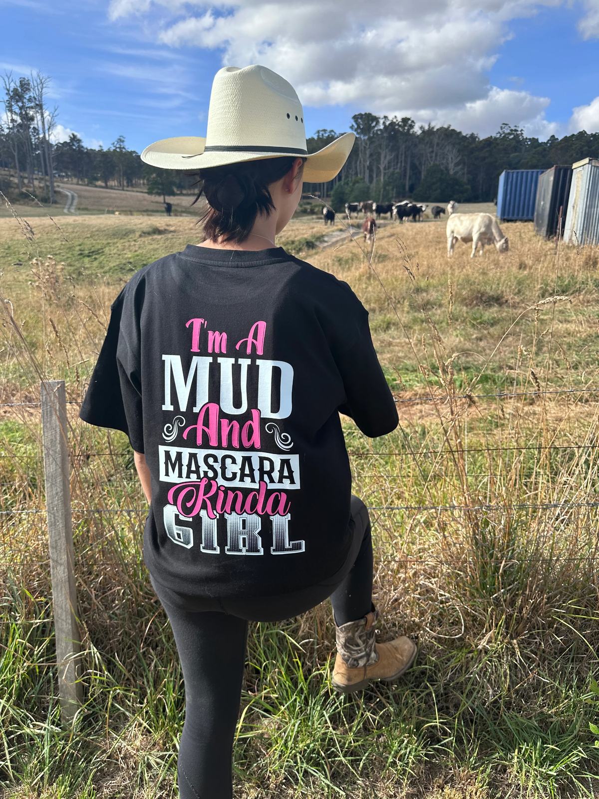 BB’s Country - I’m A Mud & Mascara Kinda Girl Tee - Unisex Loose Fit Pink & Whit